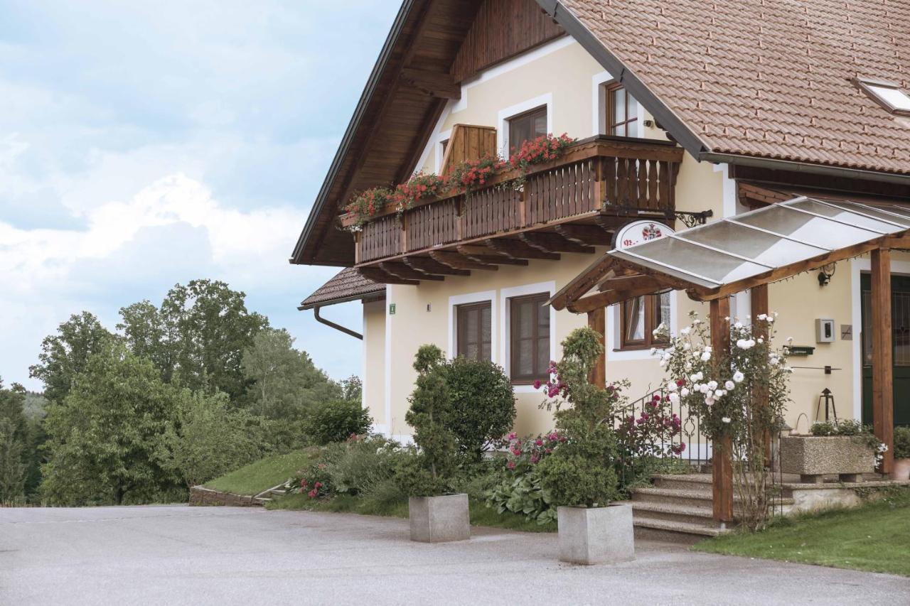 Landhof Lazarus Hotel Mooskirchen Exterior photo